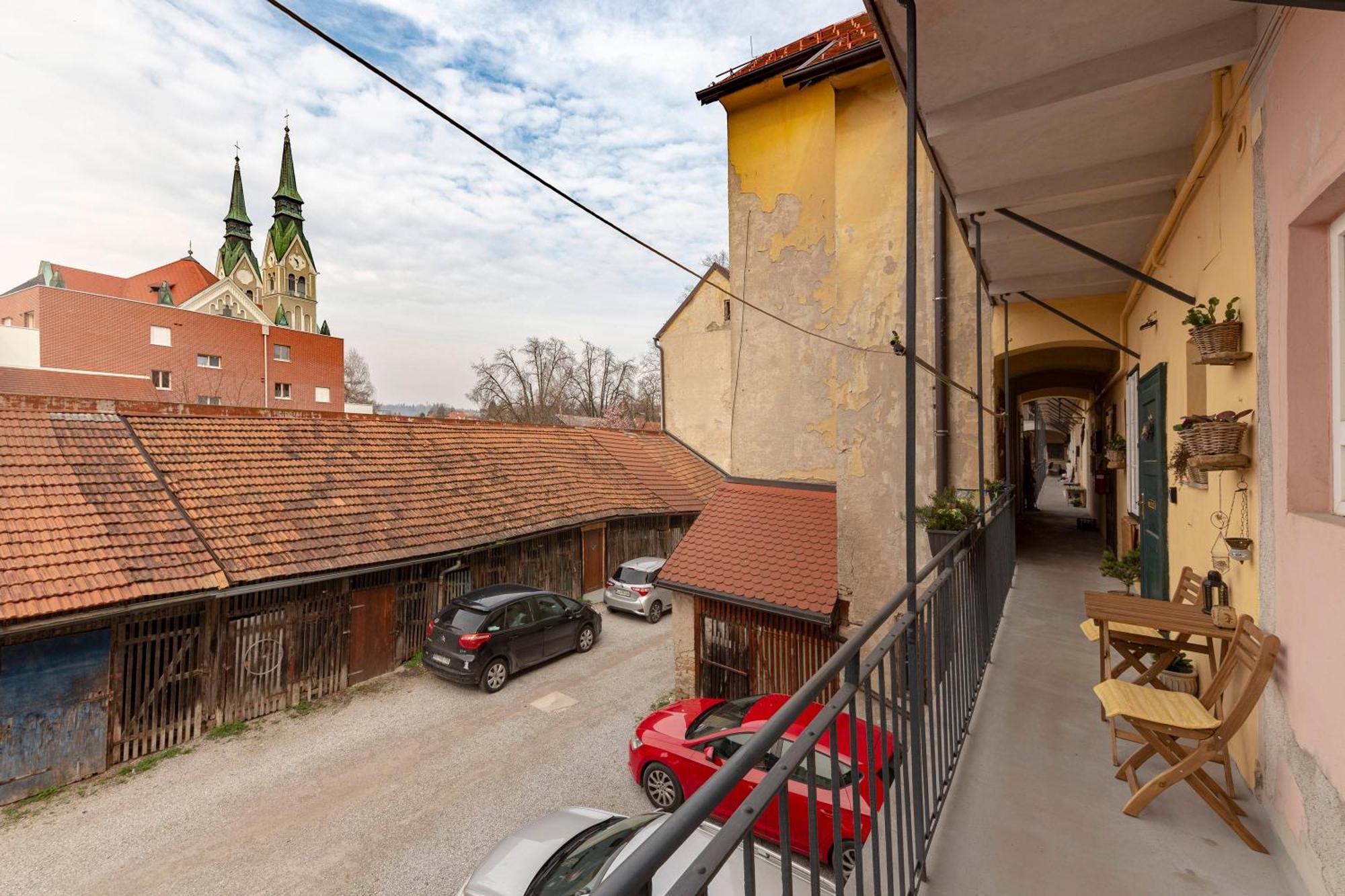 Historical Caserne Apartment Ljubljana Extérieur photo